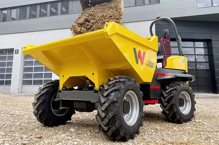 Žltý minidumper na stavebné práce. 
