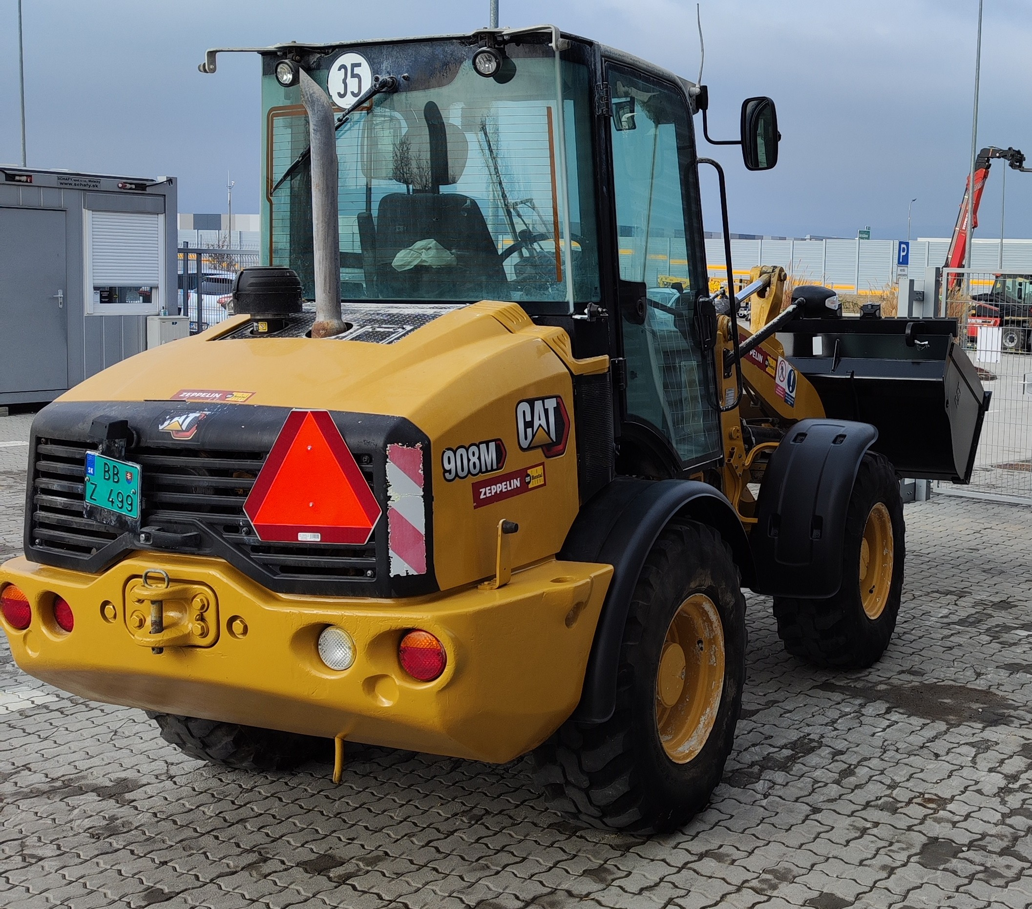 Čelný lopatový nakladač Cat 908M - použitý stroj XXX00000