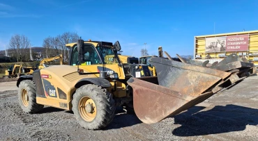 Teleskopický manipulátor CAT® TH 408D  TH900684