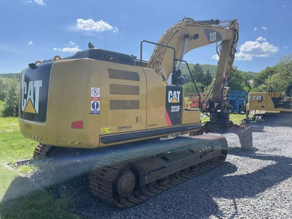 Pásové rýpadlo Caterpillar 323F L