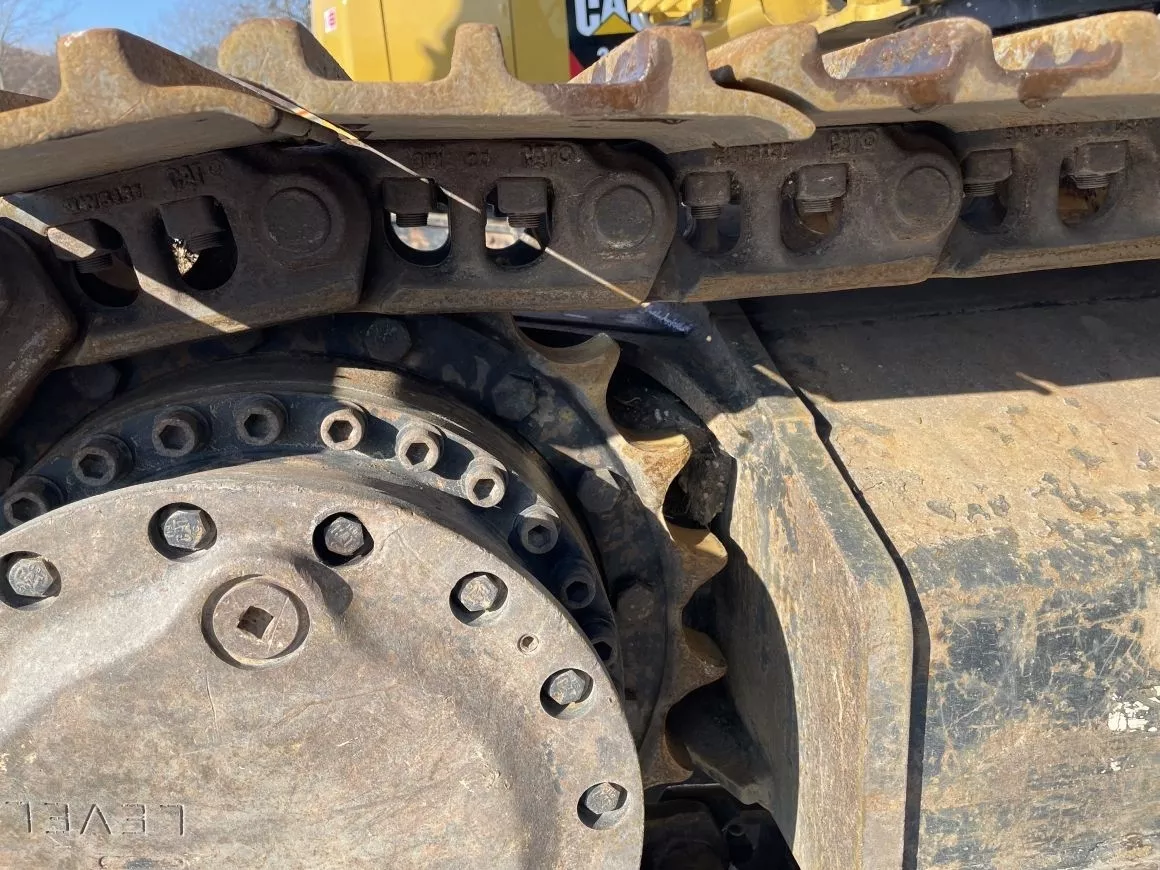 Pásové rýpadlo Caterpillar 323F L