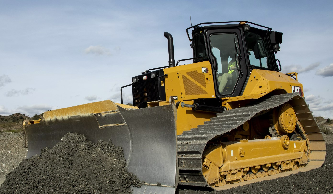 Pásový dozér Caterpillar D5 - Pásové dozéry
