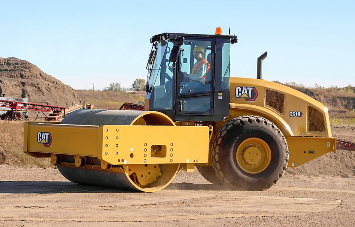 Zeminový valec CS19 006